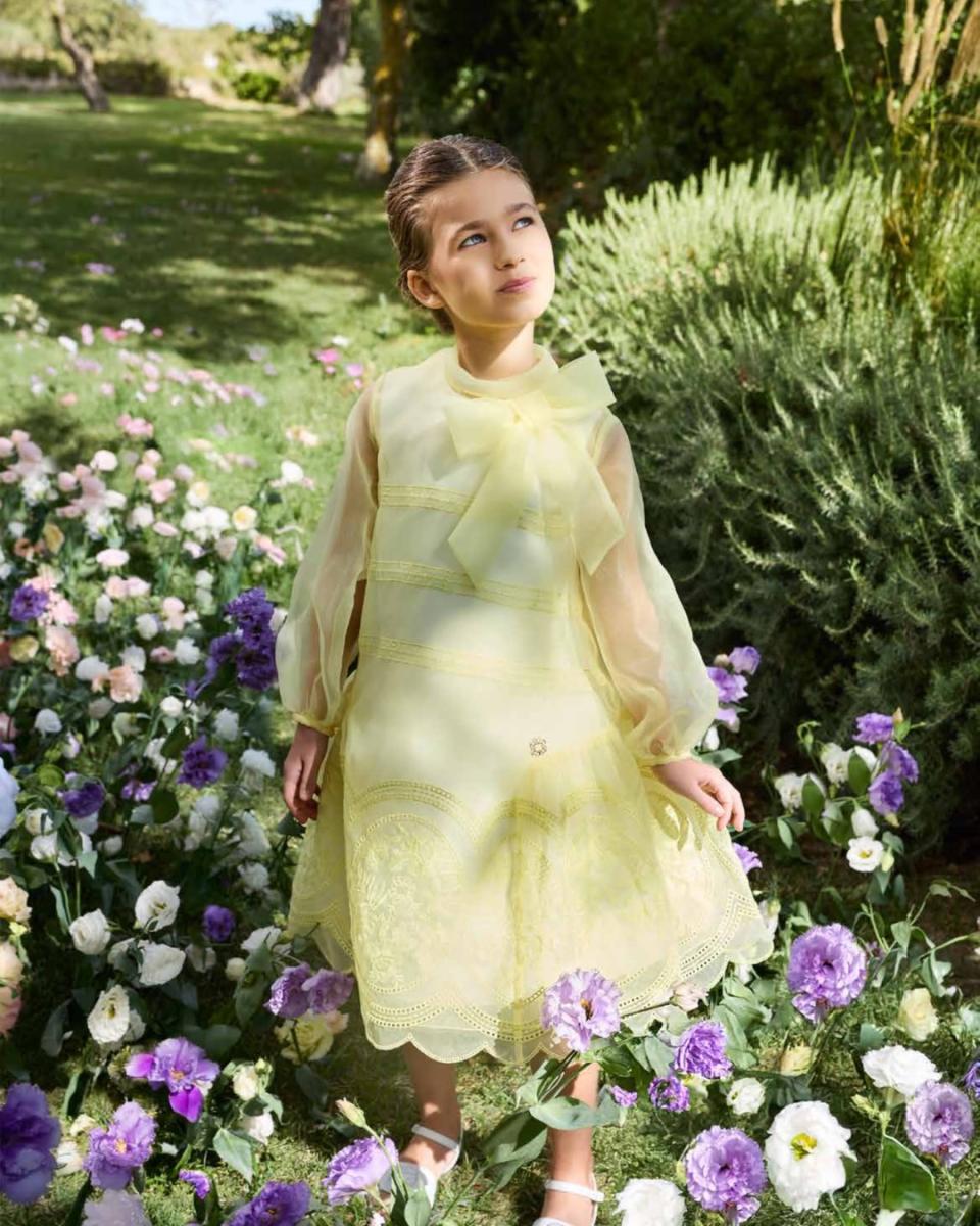 أزياء أطفال فاخرة من إيلي صعب لصيف 2026