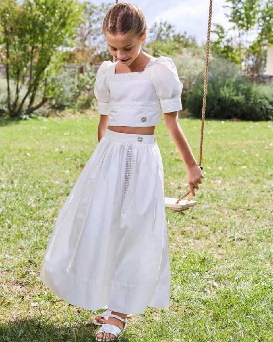 أزياء أطفال فاخرة من إيلي صعب لصيف 2026