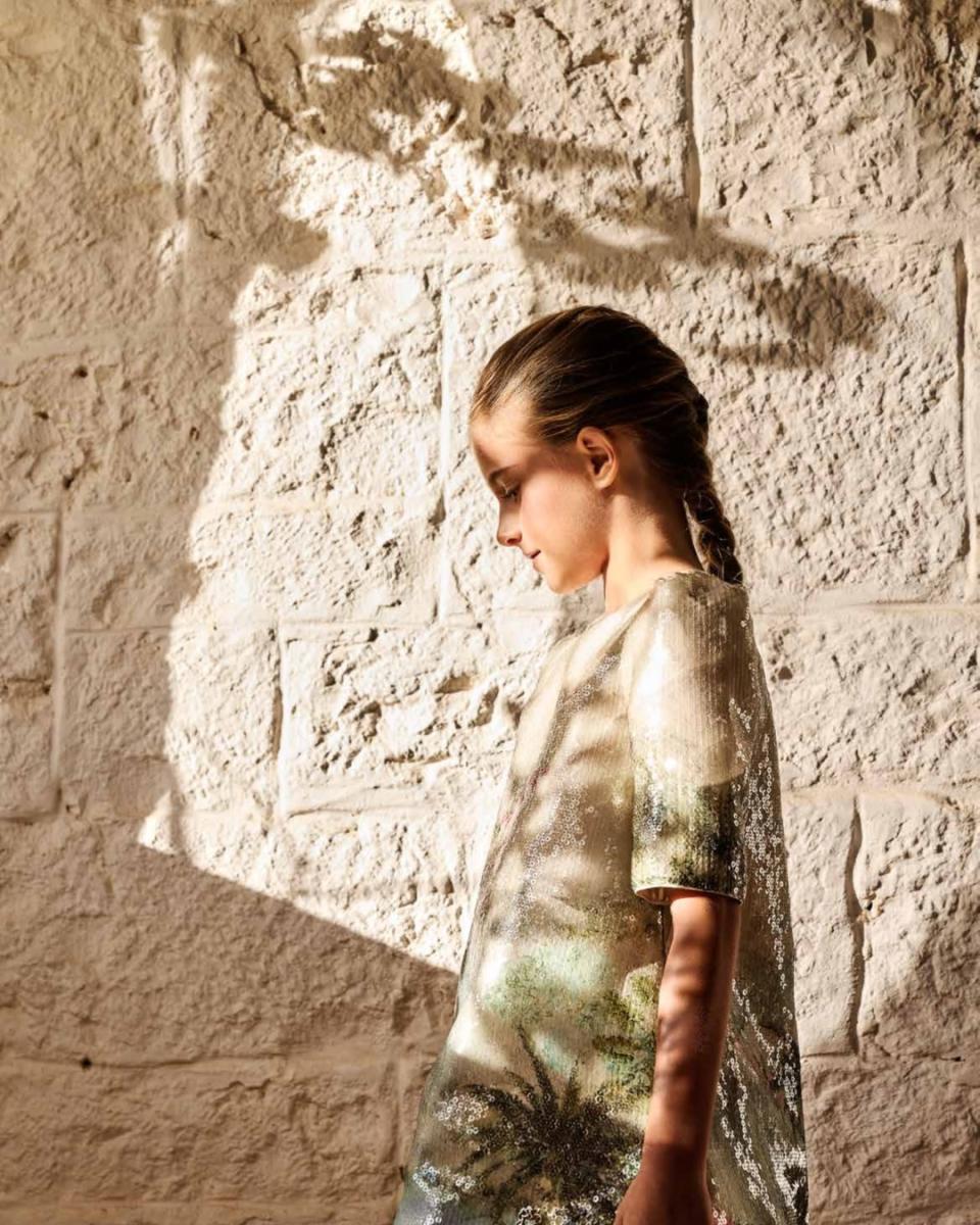 أزياء أطفال فاخرة من إيلي صعب لصيف 2026