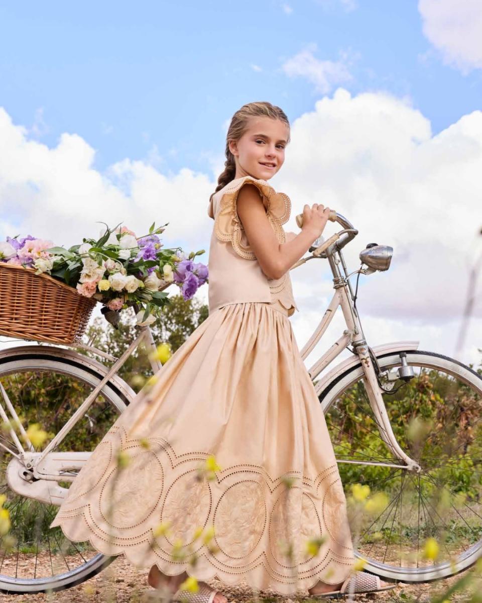 أزياء أطفال فاخرة من إيلي صعب لصيف 2026