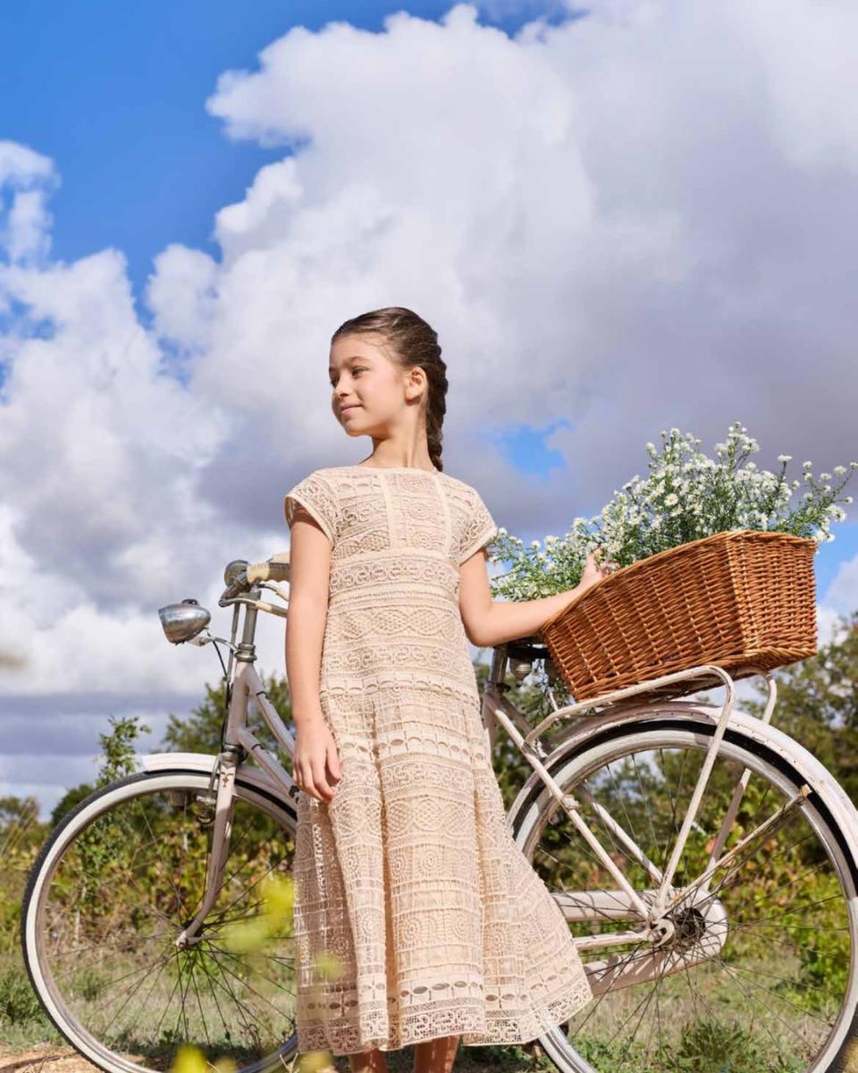 أزياء أطفال فاخرة من إيلي صعب لصيف 2026