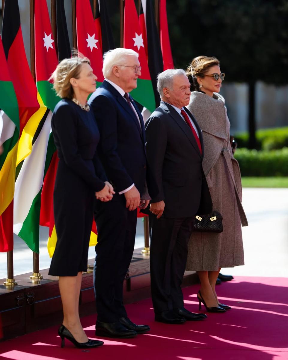 اختيار أنيق من الملكة رانيا في لقاء رسمي رفيع