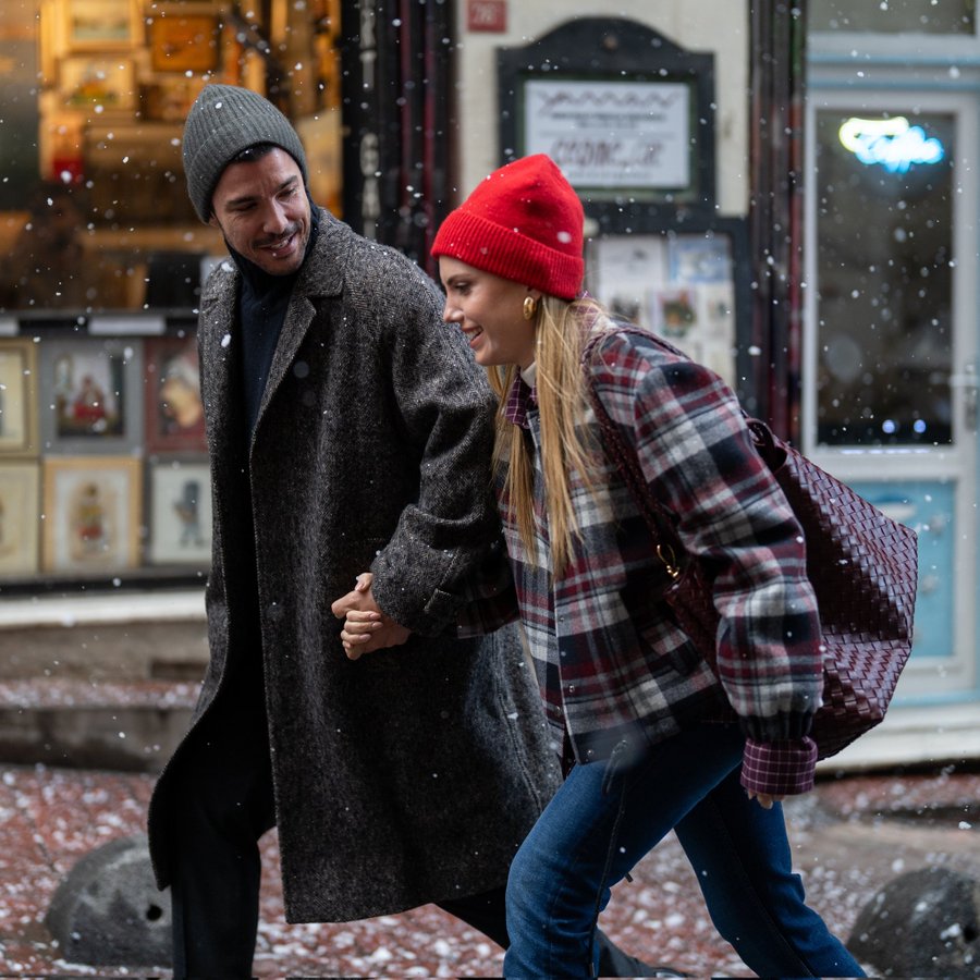 سونوندا سن - Sonunda Sen - أخيرًا أنت - إيدا إيجي Eda Ece - كان يلدرم Kaan Yıldırım - نتفليكس Netflix تركيا - فيلم تركي جديد 2026 - Love at Last Netflix - أفلام رومانسية تركية - مسلسل وأفلام تركية نتفليكس - أورلا Urla تركيا - قصة فيلم Sonunda Sen - بينار دينيز Pınar Deniz - أخبار نتفليكس 2026 - أفلام تركية جديدة - romantic Turkish movies Netflix