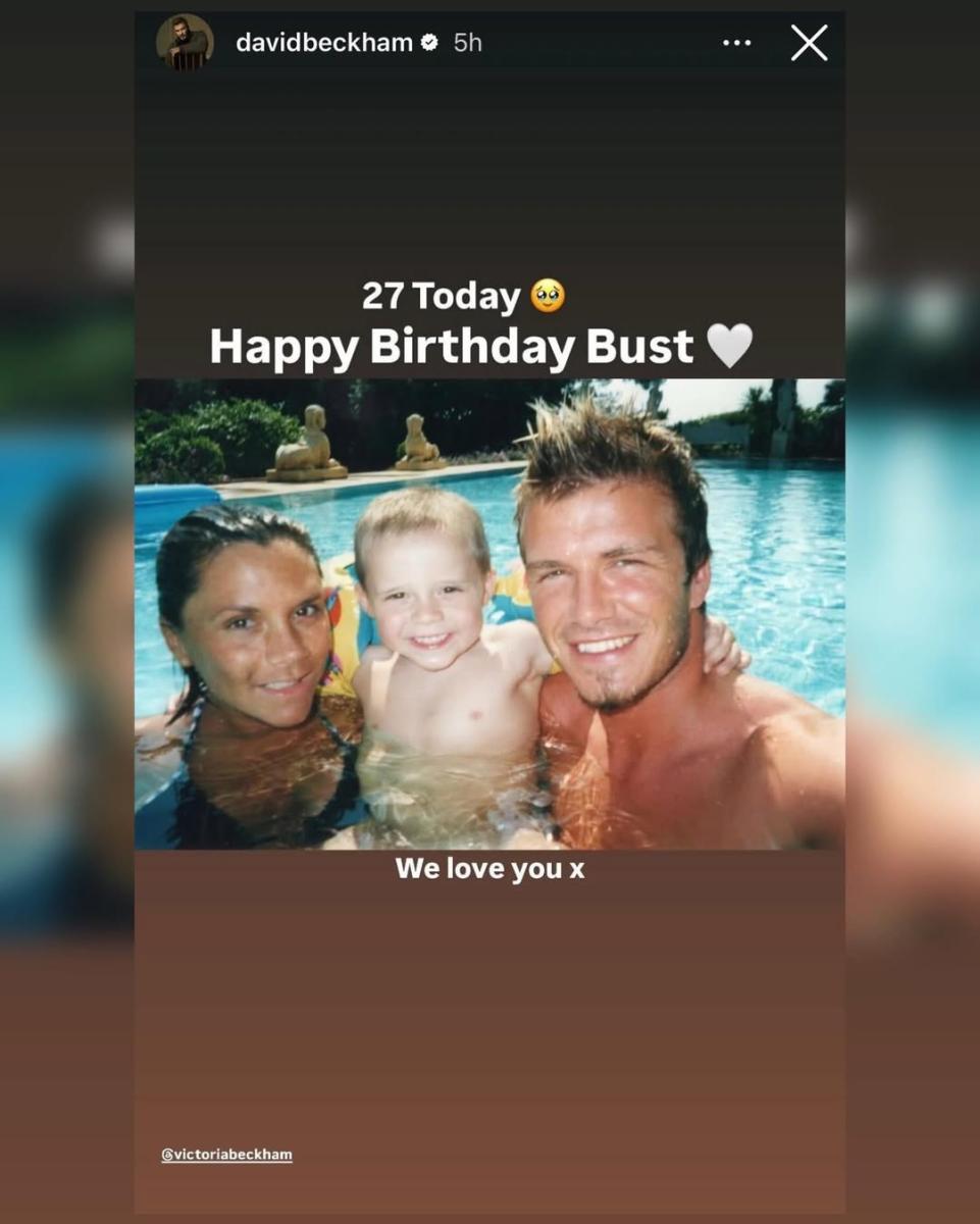 فيكتوريا بيكهام أسبوع الموضة في باريس - Victoria Beckham Paris Fashion Week 2026 - ديفيد بيكهام David Beckham يدعم زوجته - غياب بروكلين بيكهام Brooklyn Beckham عن عرض فيكتوريا بيكهام - عائلة بيكهام Paris Fashion Week - مجموعة فيكتوريا بيكهام خريف شتاء 2026 - Victoria Beckham fashion show Paris - Brooklyn Beckham Nicola Peltz Beckham family news - Beckham family Paris Fashion Week appearance