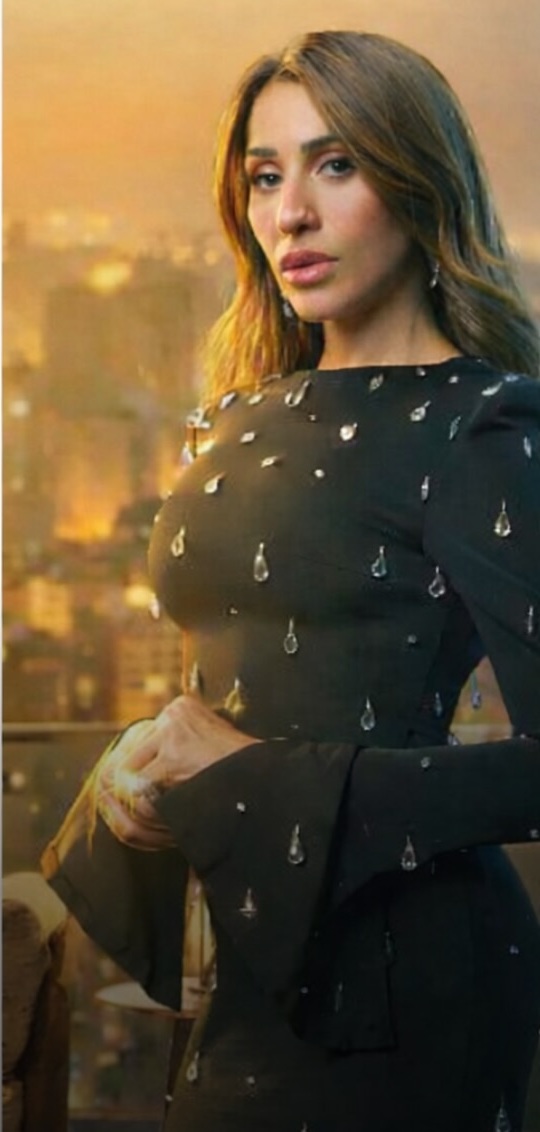 دينا الشربيني بفستان ساره أنسي