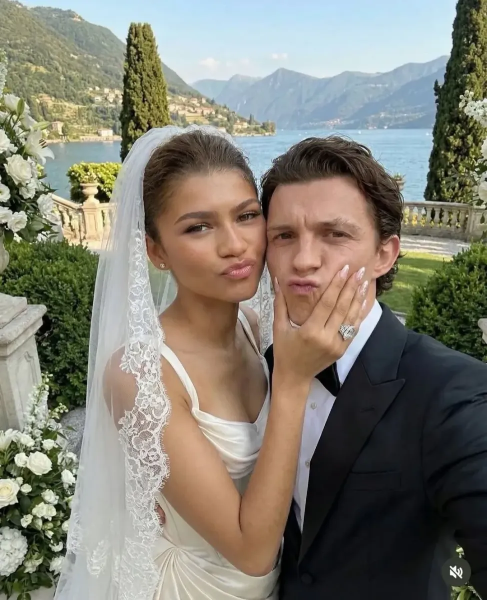 زندايا Zendaya - توم هولاند Tom Holland - جيمي كيميل Jimmy Kimmel - شائعات زواج زندايا - Zendaya Tom Holland wedding rumors - صور زفاف AI - فيلم The Drama - روبرت باتينسون Robert Pattinson - أخبار هوليوود 2026 - Jimmy Kimmel Live Zendaya