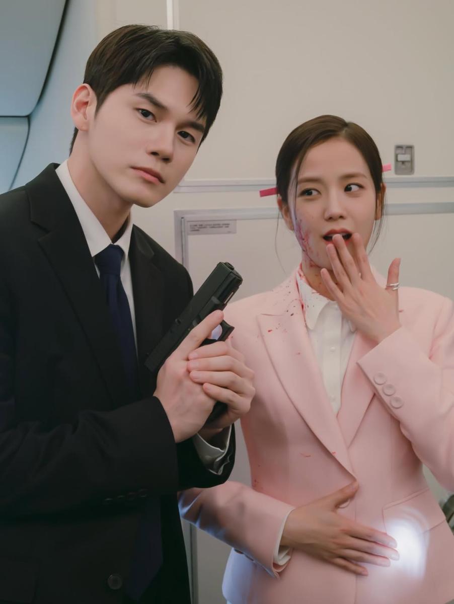 جيسو BLACKPINK - Jisoo BLACKPINK - مسلسل Boyfriend on Demand - صديق عند الطلب نتفليكس - Boyfriend on Demand Netflix - جيسو ممثلة - BLACKPINK Jisoo acting - سيو إن غوك Seo In-guk - كيدراما 2026 - Korean drama Netflix - نجوم الكي بوب في الدراما - Seo Kang-jun cameo - Lee Soo-hyuk cameo - Ong Seong-wu cameo - Lee Jae-wook cameo - Jay Park cameo - Yoo In-na Ha Young cast - K-drama romantic comedy Netflix Boyfriend on Demand
