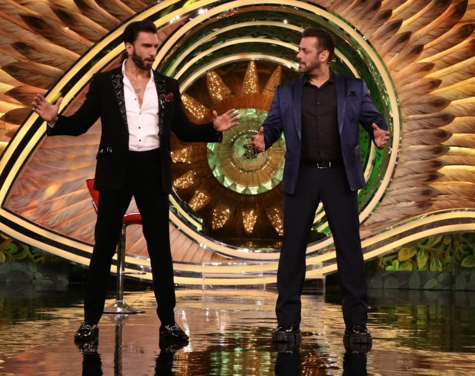 سلمان خان - Salman Khan - صانع سلام - Don 3 - رانفير سينغ - Ranveer Singh - فرحان أختر - Farhan Akhtar - أزمة Don 3 - بوليوود - Bollywood - Excel Entertainment - FWICE - تعويضات Don 3 - خلاف رانفير سينغ وفرحان أختر - أخبار بوليوود - أفلام هندية - Dhurandhar - Salman Khan peacemaker - Don franchise