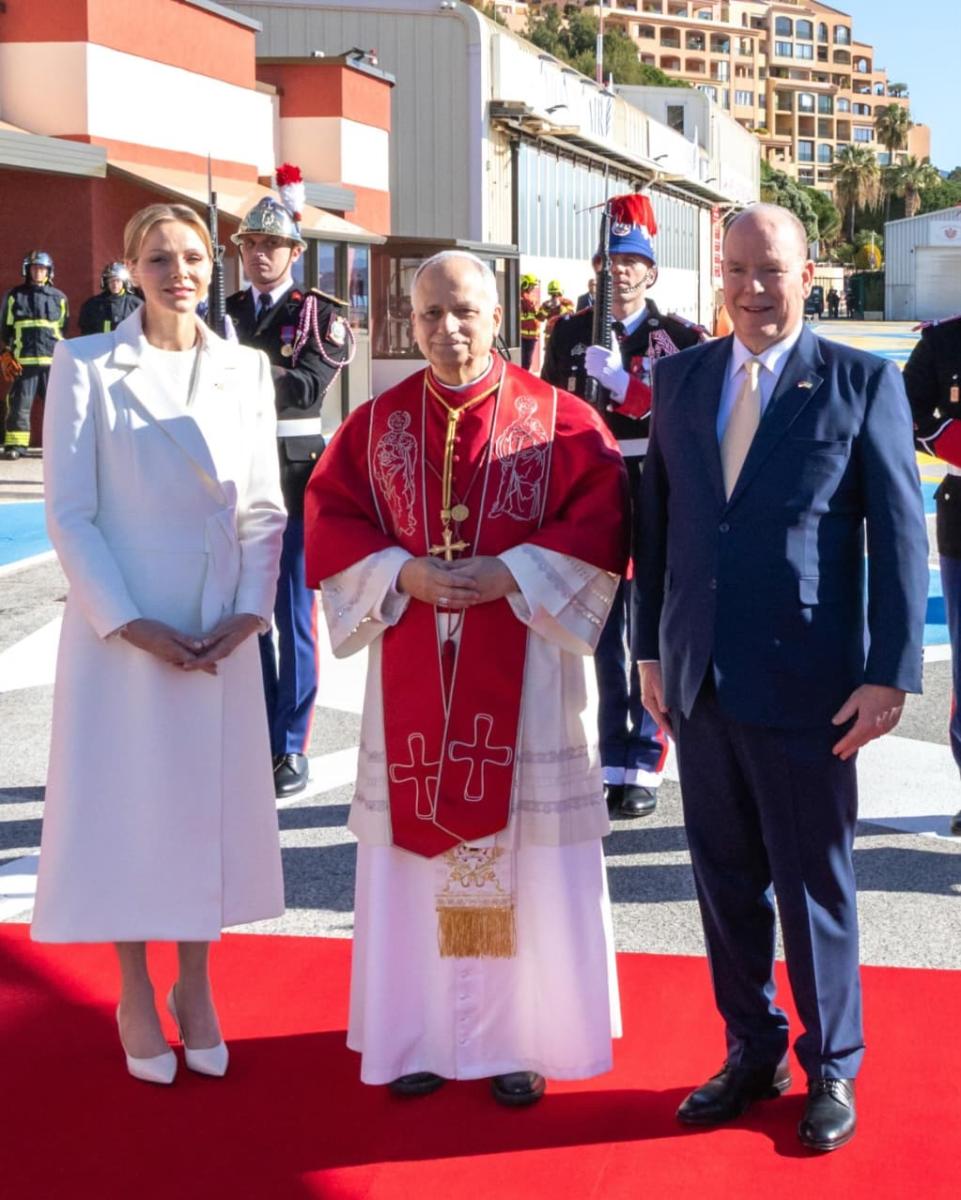 الأميرة شارلين وابنتها غابرييلا تتألقان بالأبيض من ايلي صعب