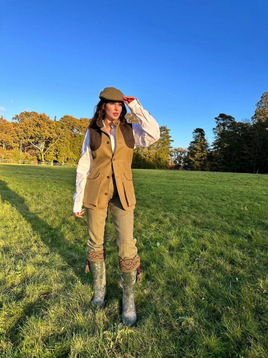 ياسمين صبري بإطلالة قروية أنيقة بلمسة عصرية