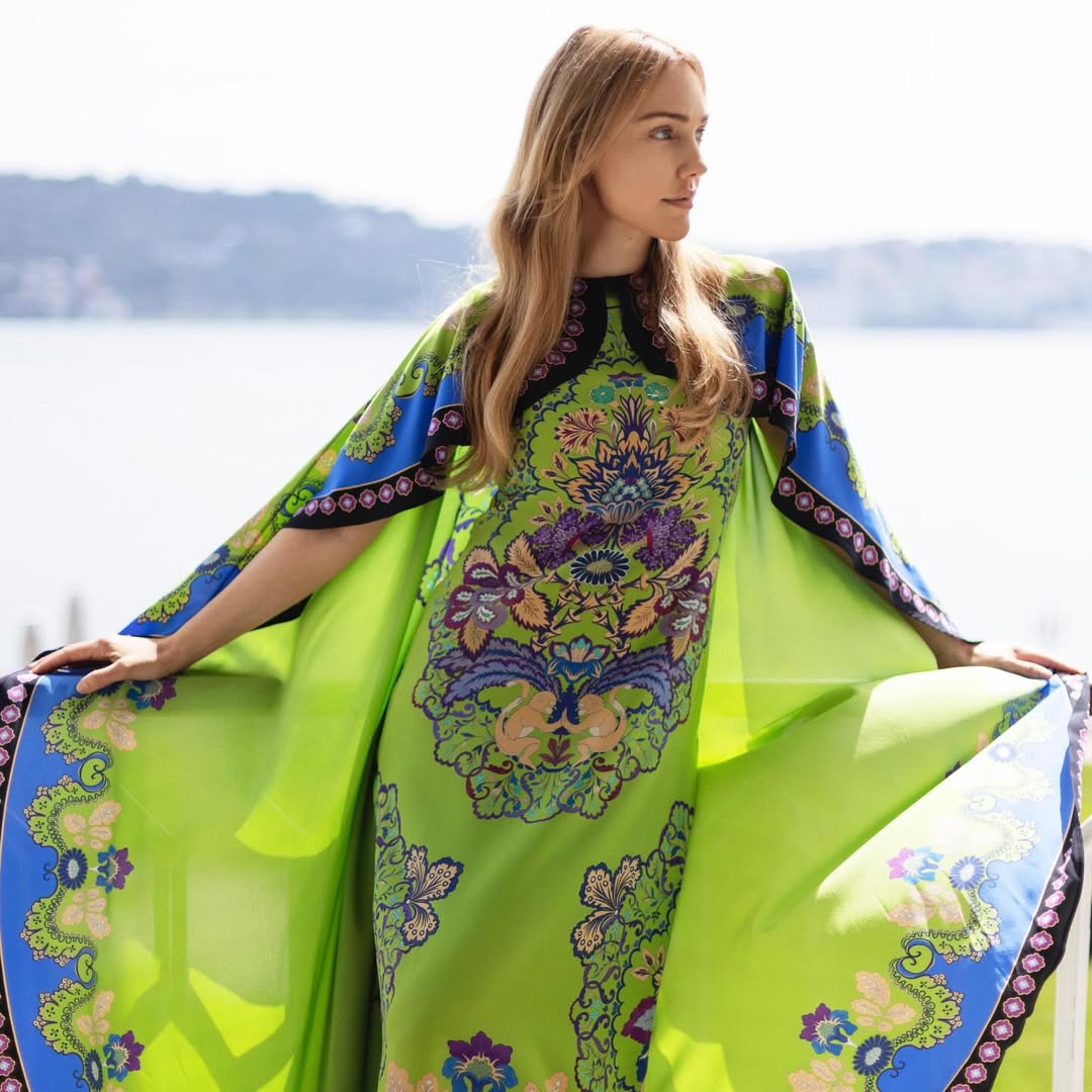 مريم أوزرلي بإطلالة ربيعية بالأخضر المنقش من La DoubleJ