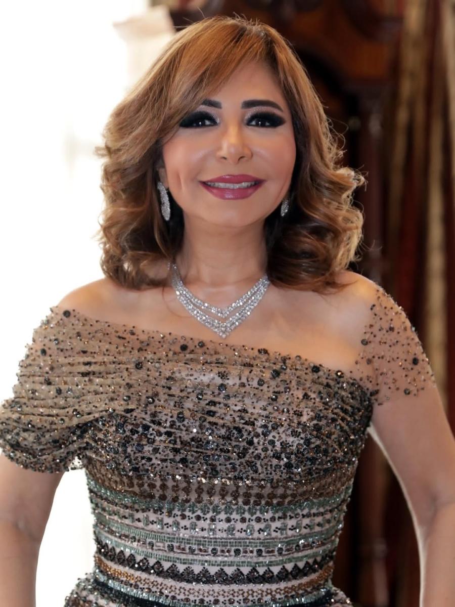 لميس الحديد بفستان فاخر يجمع بين الفخامة والجرأة