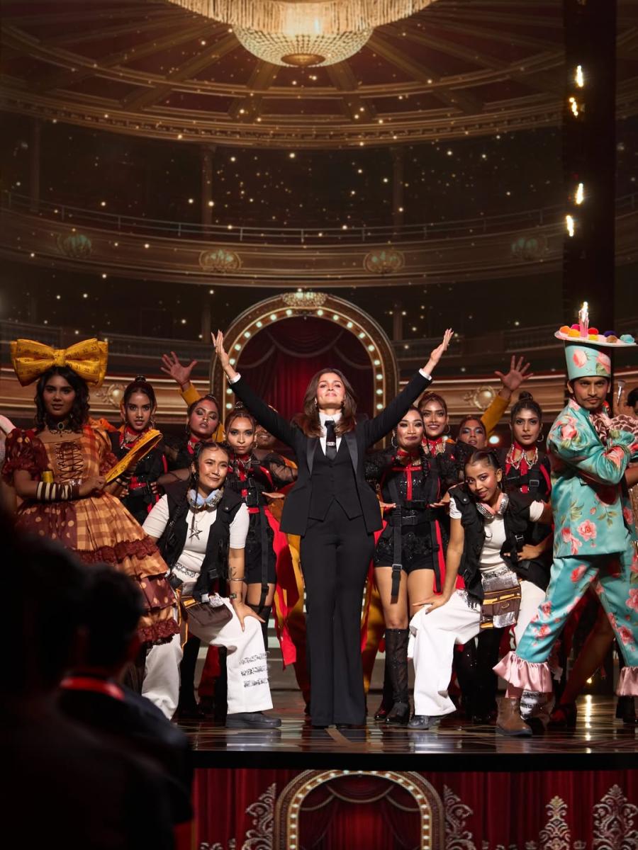 عليا بهات - Alia Bhatt - Screen Awards 2026 - مومباي Mumbai - زاكير خان Zakir Khan - سونيل غروفر Sunil Grover - Ranveer Singh - بوليوود Bollywood - Love and War - Ranbir Kapoor - Vicky Kaushal - Sanjay Leela Bhansali - AIB - Alpha YRF - أخبار بوليوود - حفلات الجوائز الهندية