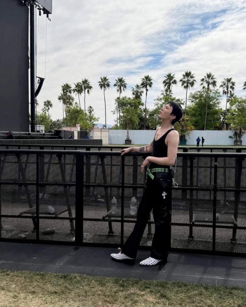 G-Dragon  يتألق بسماعات ألماسية مخصصة في Coachella