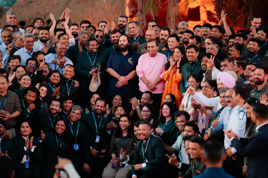 أنانت أمباني Anant Ambani - عيد ميلاد أنانت أمباني Anant Ambani birthday - موكيش أمباني Mukesh Ambani - رانفير سينغ Ranveer Singh - سلمان خان Salman Khan - شاه روخ خان Shah Rukh Khan - جانفي كابور Janhvi Kapoor - راديكا ميرشانت Radhika Merchant - فانتارا يونيفرسيتي Vantara University - جامناغار Jamnagar celebration - نجوم بوليوود Bollywood stars - عائلة أمباني Ambani family - الحفاظ على الحياة البرية wildlife conservation India - أخبار بوليوود Indian celebrity news - مشروع فانتارا Vantara project India