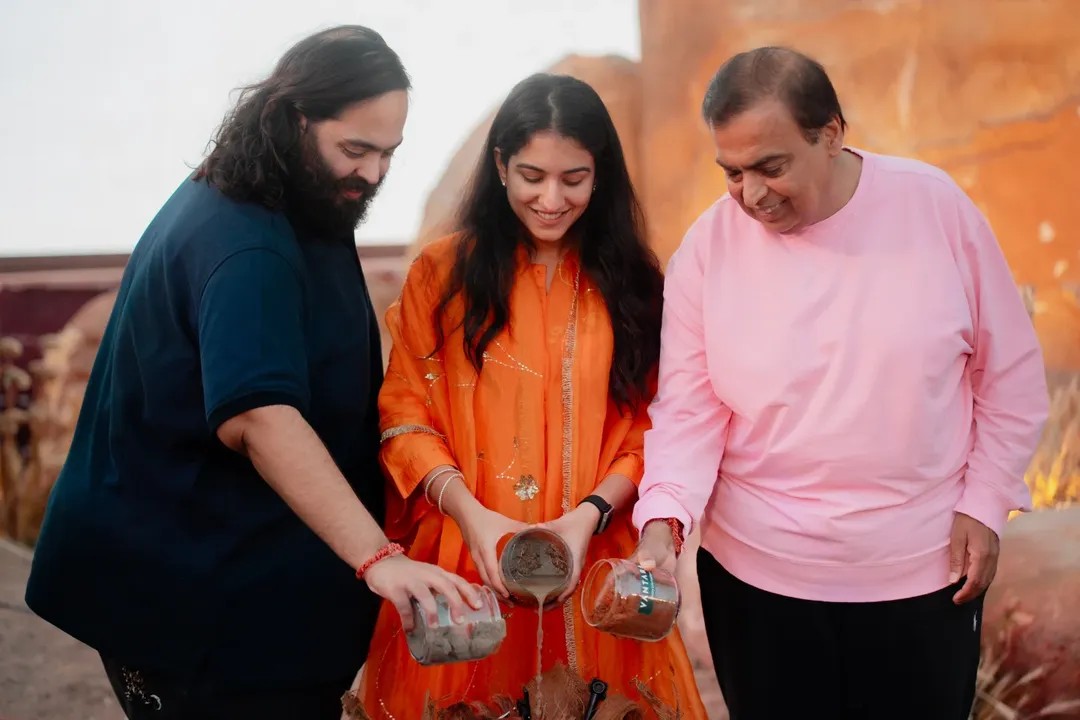 أنانت أمباني Anant Ambani - عيد ميلاد أنانت أمباني Anant Ambani birthday - موكيش أمباني Mukesh Ambani - رانفير سينغ Ranveer Singh - سلمان خان Salman Khan - شاه روخ خان Shah Rukh Khan - جانفي كابور Janhvi Kapoor - راديكا ميرشانت Radhika Merchant - فانتارا يونيفرسيتي Vantara University - جامناغار Jamnagar celebration - نجوم بوليوود Bollywood stars - عائلة أمباني Ambani family - الحفاظ على الحياة البرية wildlife conservation India - أخبار بوليوود Indian celebrity news - مشروع فانتارا Vantara project India