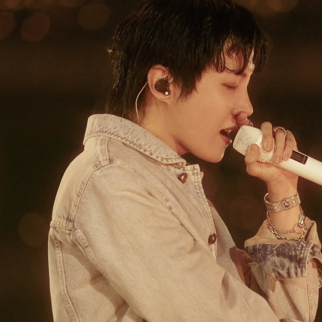 جيهوب BTS - J-Hope BTS - BTS WORLD TOUR ARIRANG - وفاة جدة جيهوب - BTS Tokyo Dome - BTS Japan concert - BTS tour 2026 - جيهوب يبكي - BTS ARMY - BTS Tampa Florida Raymond James Stadium - كيبوب BTS أخبار - J-Hope grandmother death - BTS world tour dates - BTS live Tokyo - BTS members news