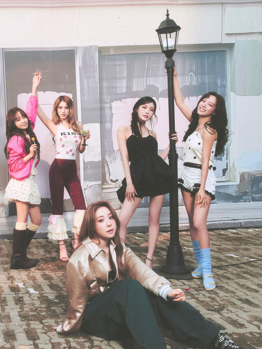 I.O.I - Suddenly - I.O.I Suddenly 2026 - فرقة I.O.I - كيبوب K-Pop - Produce 101 - جيون سومي Jeon Somi - كيم سي جونغ Kim Se-jeong - تشونغ ها Chungha - جونغ تشايون Jung Chae-yeon - I.O.I LOOP - ألبوم I.O.I LOOP - عودة I.O.I - أخبار الكيبوب - كوريا الجنوبية South Korea - أغاني كيبوب 2026 - Suddenly music video - I.O.I reunion - K-pop girl group - Billboard K-pop - Melon chart - Genie chart - Seoul Korea - K-pop comeback 2026