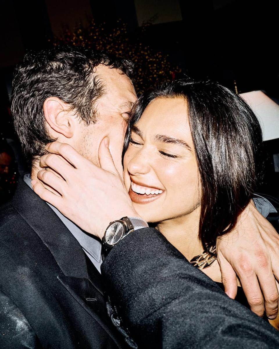 دوا ليبا - Dua Lipa - كالوم تيرنر - Callum Turner - زواج دوا ليبا - حفل زفاف دوا ليبا - زواج مشاهير هوليوود - Hollywood Wedding - دوا ليبا وكالوم تيرنر - Old Marylebone Town Hall - لندن - London - خطوبة دوا ليبا - British Vogue - أخبار المشاهير - نجوم هوليوود - Celebrities News - حفل زفاف في لندن - Sicily Italy - Elton John - Charli XCX - علاقة دوا ليبا وكالوم تيرنر