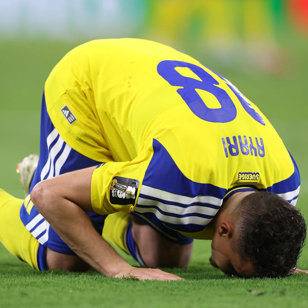 ياسين العياري - Yasin Ayari - ياسين العياري تونس - ياسين العياري السويد - منتخب السويد - Sweden National Team - كأس العالم 2026 - FIFA World Cup 2026 - تونس والسويد - هدف ياسين العياري ضد تونس - أصول ياسين العياري - برايتون آند هوف ألبيون Brighton & Hove Albion - الدوري الإنجليزي الممتاز Premier League - ساندرا كولوسيفسكا Sandra Kulusevska - ديان كولوسيفسكي Dejan Kulusevski - خطوبة ياسين العياري - ابنة ياسين العياري - ليوني Leonie - نجوم كأس العالم 2026 - لاعب سويدي من أصول تونسية - ترند ياسين العياري - قصة ياسين العياري - منتخب تونس - مونديال 2026 - أخبار كرة القدم العالمية.