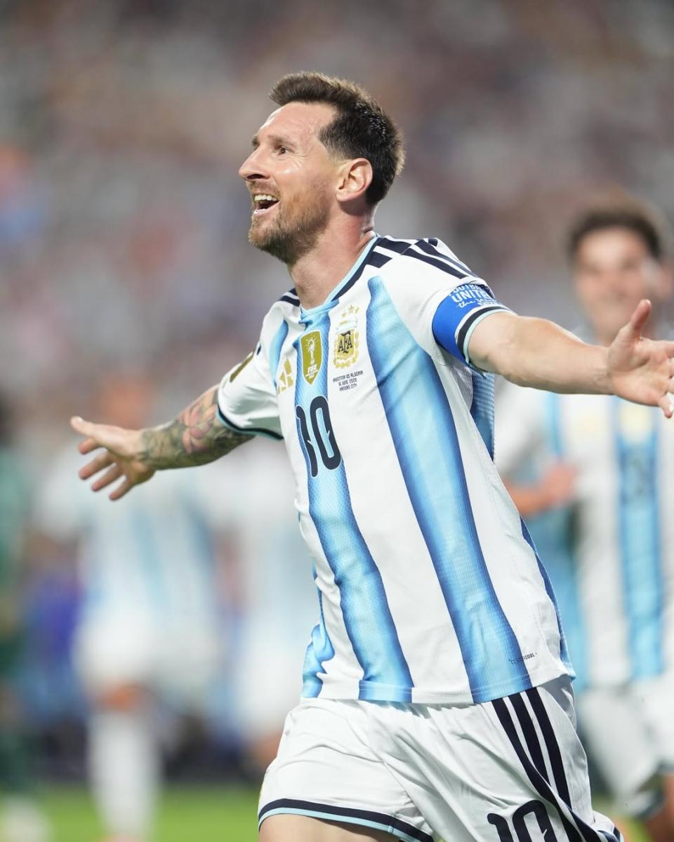 ليونيل ميسي - Lionel Messi - كأس العالم 2026 - FIFA World Cup 2026 - دموع ميسي - هاتريك ميسي - الأرجنتين ضد الجزائر - Argentina vs Algeria - ميسي مونديال 2026 - رودريغو دي بول Rodrigo De Paul - إنتر ميامي Inter Miami - ليونيل سكالوني Lionel Scaloni - ميروسلاف كلوزه Miroslav Klose - أنتونيلا روكوزو Antonela Roccuzzo - أهداف ميسي في كأس العالم - رقم ميسي التاريخي - منتخب الأرجنتين - Kansas City Stadium - Messi hat trick World Cup 2026 - Lionel Messi emotional reaction - Argentina World Cup 2026 opening match