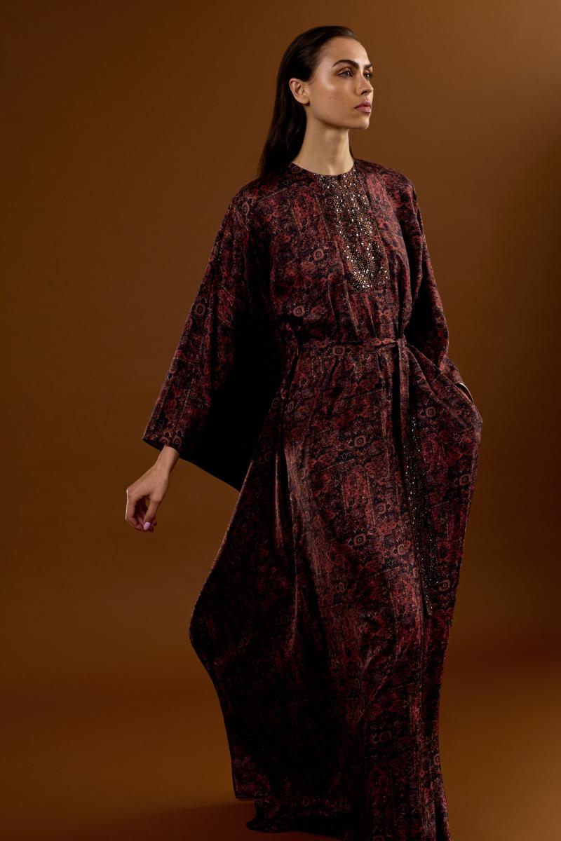 إصدار رمضاني خاص من Max Mara يجمع الأناقة والاحتشام