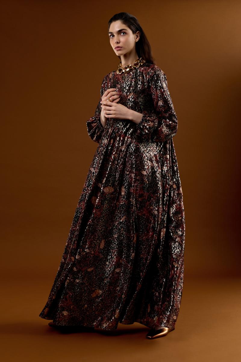 إصدار رمضاني خاص من Max Mara يجمع الأناقة والاحتشام