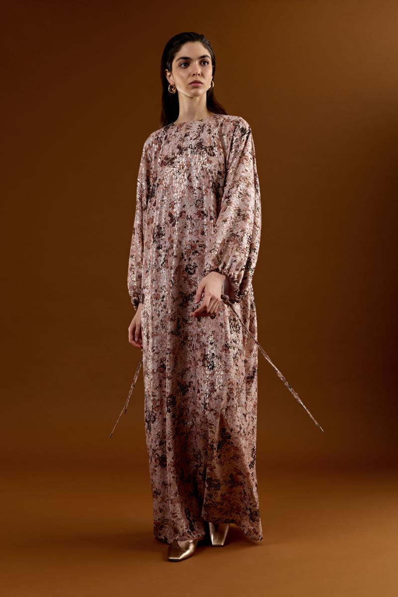 إصدار رمضاني خاص من Max Mara يجمع الأناقة والاحتشام