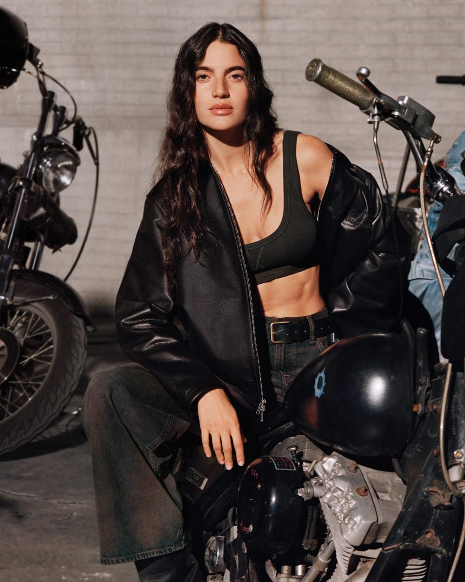 جونغ كوك يتعاون مع Calvin Klein في مجموعة كابسول محدودة