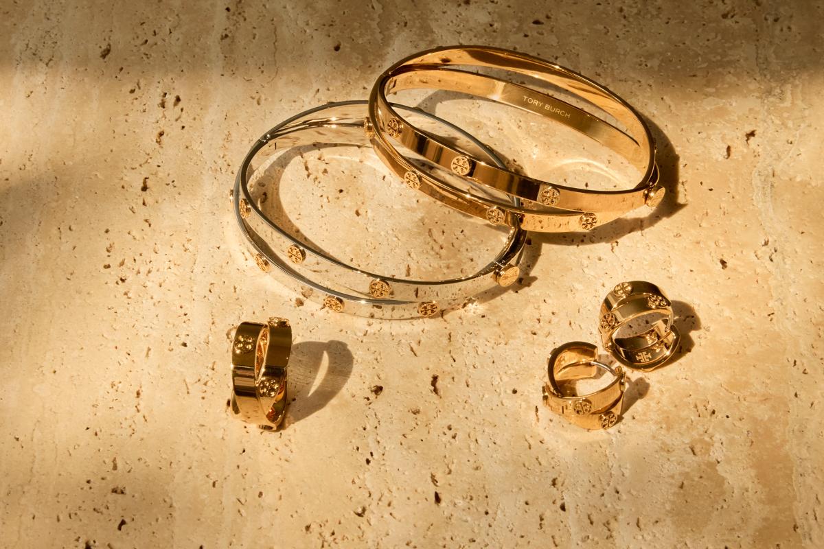 تشكيلة رمضانية حصرية من توري بورش بإلهام عربي أنيق