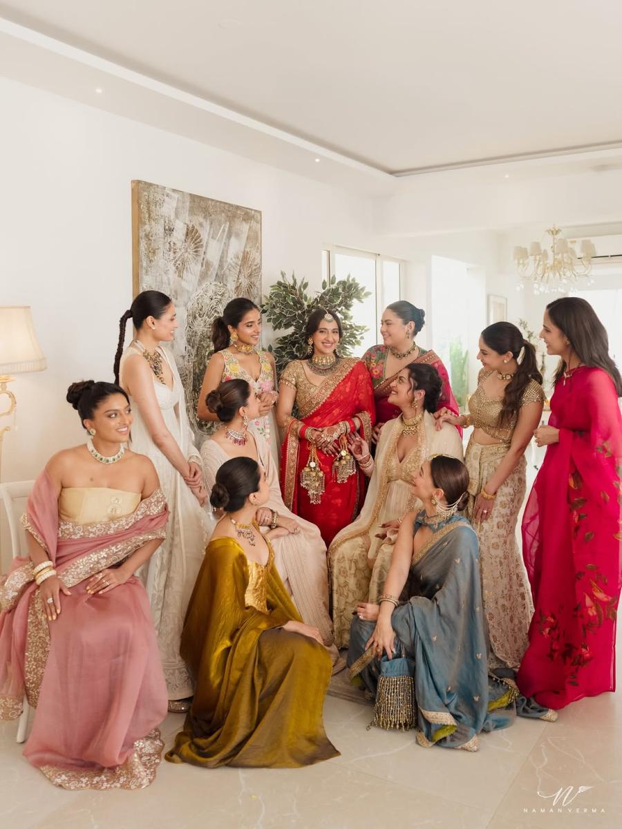 أكانشا رانجان Akansha Ranjan - أكانشا رانجان كابور Akansha Ranjan Kapoor - شاران شارما Sharan Sharma - عليا بهات Alia Bhatt - زفاف أكانشا رانجان - حفل زفاف بوليوود - حفل استقبال أكانشا رانجان - بوبي ديول Bobby Deol - سوناكشي سينها Sonakshi Sinha - جاكي شروف Jackie Shroff - أنانيا بانداي Ananya Panday - أثيا شيتي Athiya Shetty - فاني كابور Vaani Kapoor - كاران جوهر Karan Johar - جانفي كابور Janhvi Kapoor - بوليوود Bollywood - مومباي Mumbai - وصيفة العروس عليا بهات - حفل Sangeet - Maahi Ve