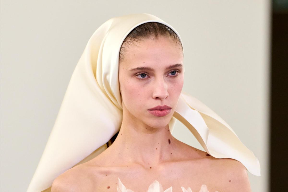 جيامباتيستا فاللي ربيع وصيف 2026 Giambattista Valli