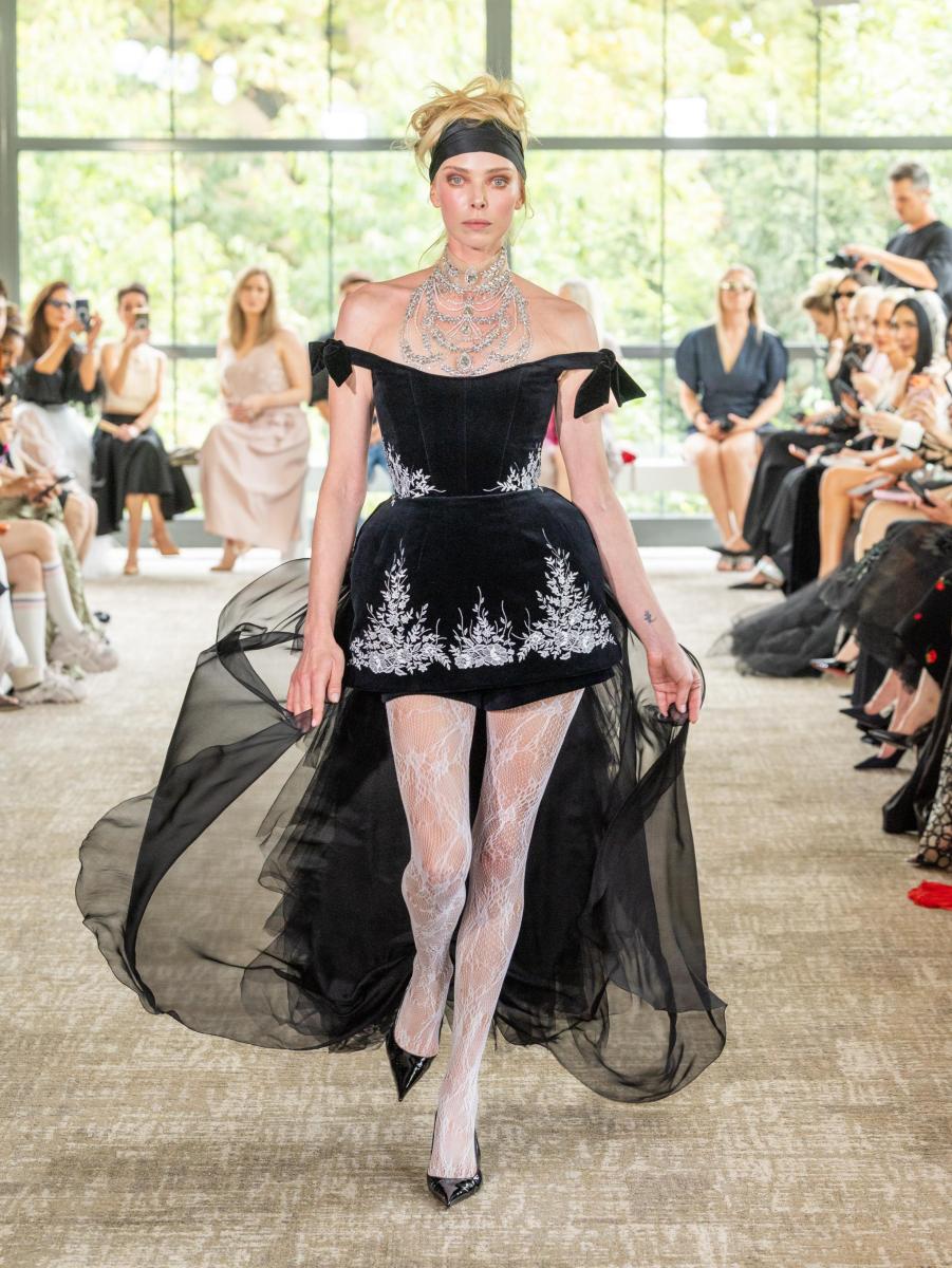 مجموعة Yanina Couture... حوار بين التاريخ والأنوثة المعاصرة