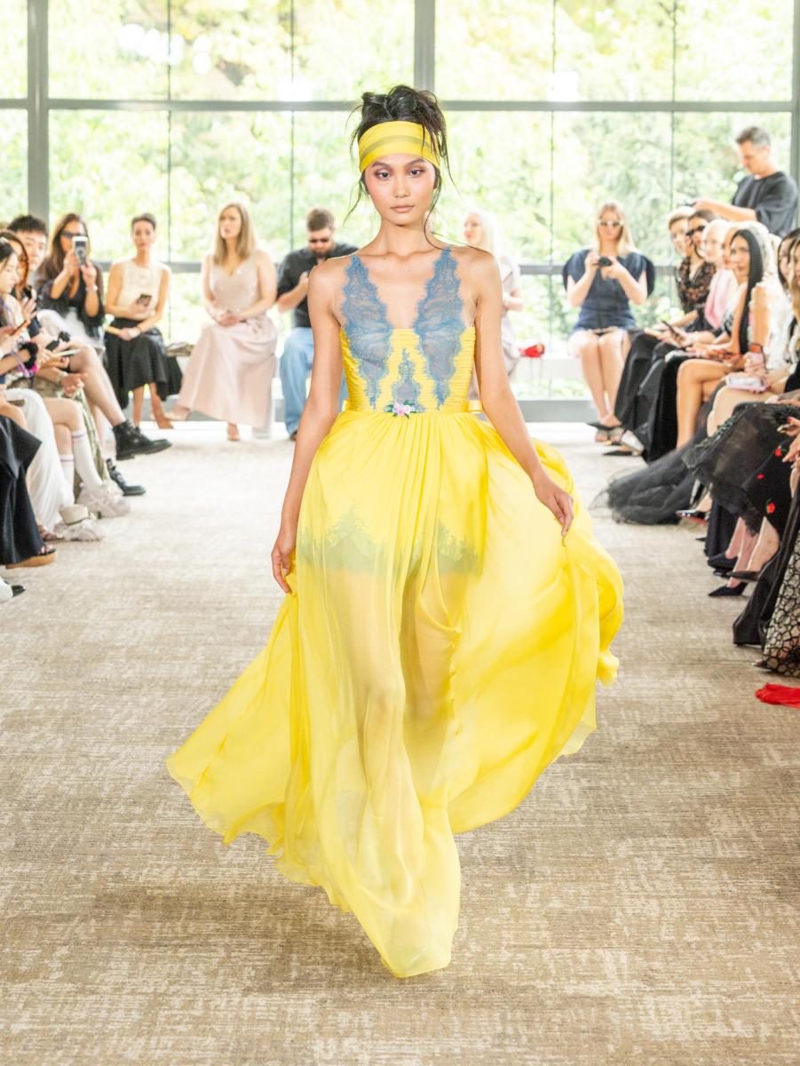 مجموعة Yanina Couture... حوار بين التاريخ والأنوثة المعاصرة