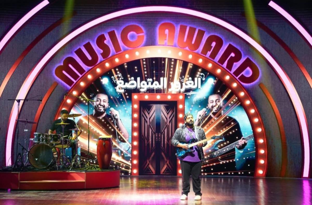 نجوم مسرحية الدور السابع في الكواليس - صورة من السوشيال ميديا