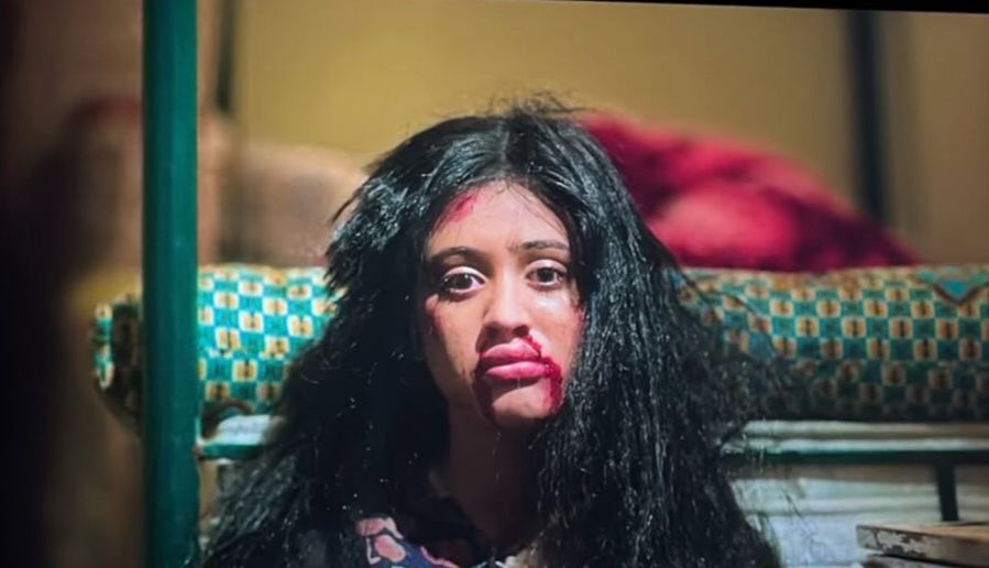 “زينة” في غلط بنات: أثر الصدمات النفسية