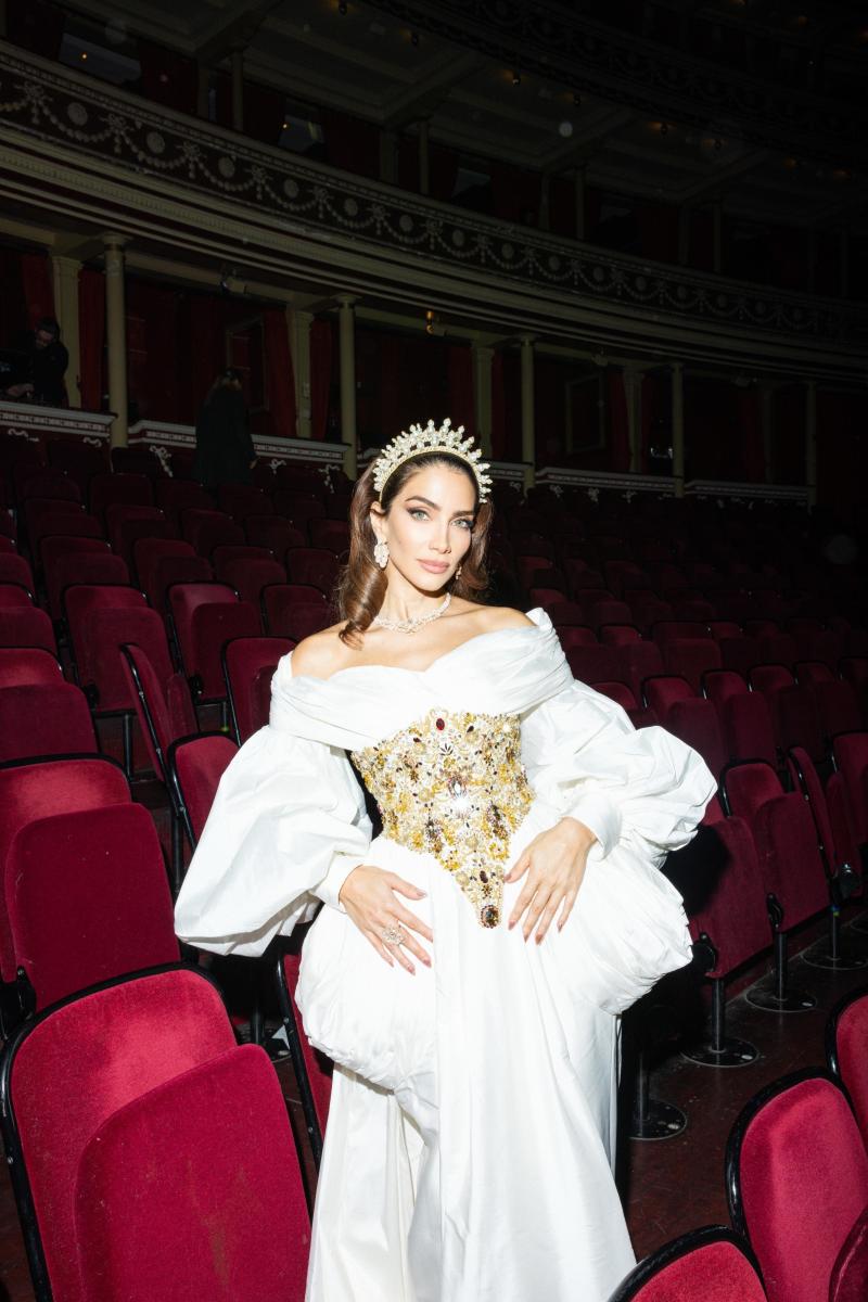 جيسيكا قهواتي باطلالة بتصميم الكورسيه والتطريزات اللماعة