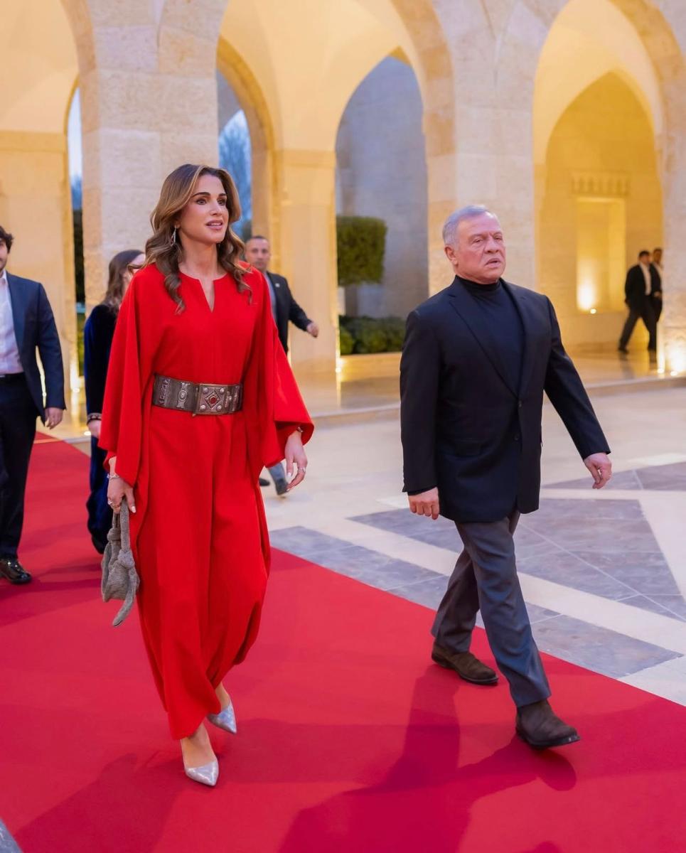 الملكة رانيا والأحمر… لون يعكس القوة والأناقة