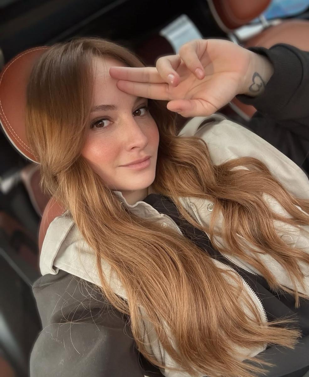 باشاك غومولجينلي أوغلو تردّ على التنمر بعد مسلسل القبيحة