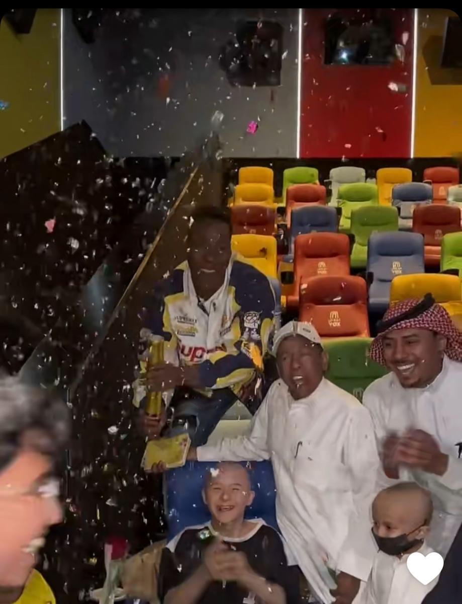 مبادرة إنسانية من نجوم شباب البومب لمرضى سرطان الأطفال