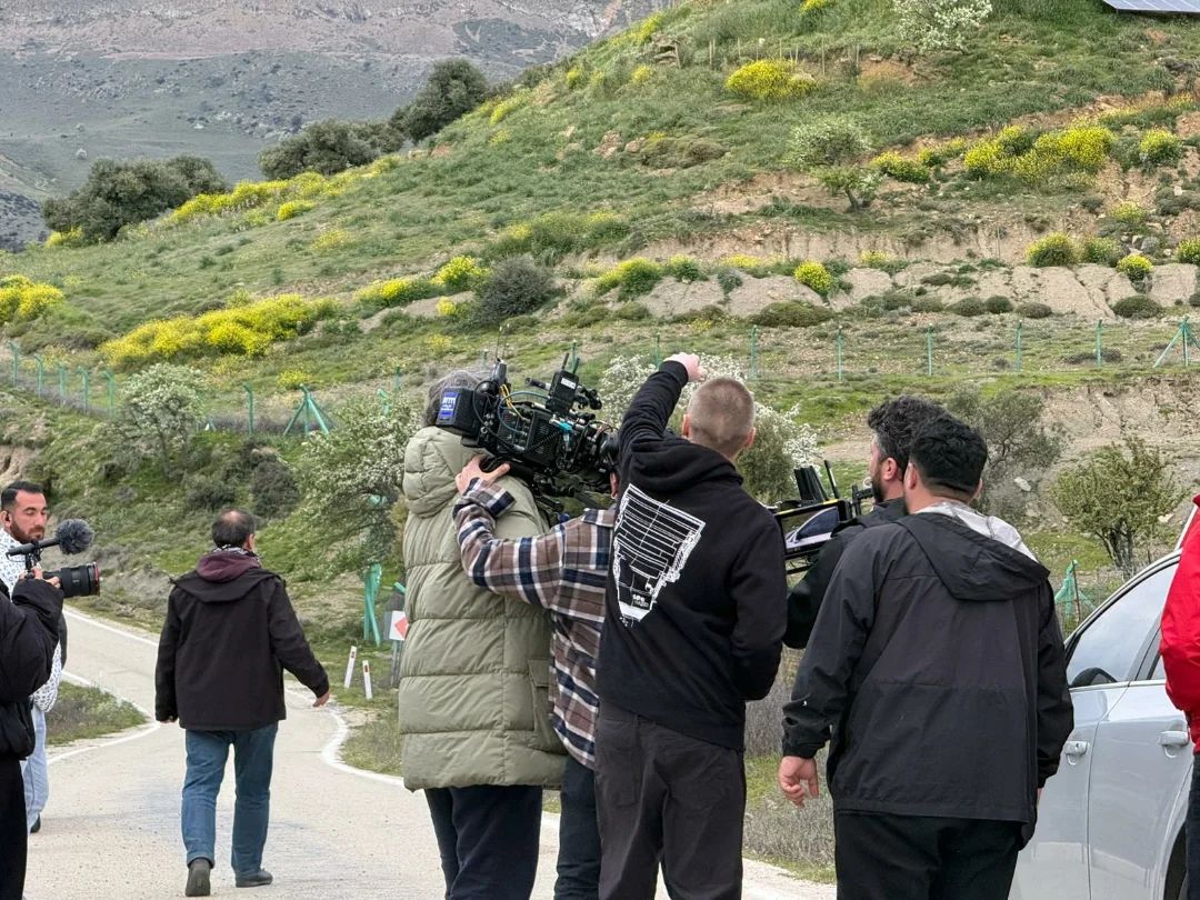 Skip to main content Toolbar items Administration menu User account actions أنشئ Article Basic Information(علامة التبويب النشطة) Categories Media Fashion Body () بدأ رسميًا تصوير فيلم ربيع في امروز Bahar (Spring in Imroz) في جزيرة غوكجه أدا، وسط دعم من بلدية غوكجه أدا التي أكدت خلال بيان لها مع صور جمعت فريق أعضاء البلدية ببطلي الفيلم خالد ارغنتش و مريم أوزرلي أن هذا العمل يحمل أهمية خاصة، ليس فقط بسبب قصته القوية، بل أيضًا لكونه يسلّط الضوء على الثروات الطبيعية والثقافية للجزيرة وينقلها إلى جمهور عالمي. الفيلم يشهد عودة اللقاء بعد 15 عامًا في مشروع واحد يجمع بين خالد ومريم أوزيرلي، في عمل من إخراج وكتابة أوزجان ألبر، ومن إنتاج Sky Film Global، على أن يُعرض في أكثر من 50 دولة حول العالم . وخلال التحضيرات السابقة لانطلاق التصوير، انشغل الممثلون باكتشاف العالم الداخلي لشخصياتهم، فيما أجرى المخرج أوزجان نقاشات موسعة مع فريق العمل حول أجواء الفيلم وأسلوب السرد السينمائي، ما أضفى على التحضيرات طابعًا فنيًا عميقًا ومتكاملًا. IMG_2762 وجرت هذه المرحلة في أجواء ودّية بين جميع أفراد الفريق، ما أظهر مؤشرات مبكرة على قوة الأداء التمثيلي وخصوصية الأسلوب السردي الذي سيقدمه العمل. قصة فيلم ربيع في امروز وتدور أحداث الفيلم في جزيرة إمروز ذات الطبيعة الخلابة والهوية الثقافية المميزة، حيث يروي قصة شخصين من عالمين مختلفين تتقاطع طرقهما داخل الجزيرة. ويركز العمل على فكرة مواجهة الماضي والبحث عن فرصة ثانية، مع طرح سؤال محوري: “هل يمكن أن يعود الحب من جديد؟” إلى جانب إبراز الرحلة الداخلية العميقة للشخصيات. خالد أرغنتش ومريم أوزرلي أيضاً في ET بالعربي تفاصيل تعاون مريم أوزرلي وخالد أرغنتش بفيلم ربيع في امروز وقد أثار الفيلم اهتمامًا واسعًا منذ المراحل الأولى، بفضل طاقمه القوي والأسلوب السينمائي الخاص بالمخرج، ليصبح “İmroz’da Bahar” مرشحًا ليكون من أكثر الأعمال تداولًا هذا العام حتى قبل اكتمال التصوير، بينما يترقب الجمهور أداء خالد أرغنتش ومريم أوزيرلي بشغف كبير. أين سيعرض فيلم ربيع في امروز İmroz’da Bahar حتى الآن، لم يتم الإعلان عن المنصة الرقمية التي ستعرض الفيلم في تركيا، ما يثير فضول الجمهور. ويأمل فريق الإنتاج أن يتم اختيار منصة كبيرة تتيح وصول الفيلم إلى أوسع شريحة من المشاهدين، سواء داخل تركيا أو خارجها، خاصة مع الاهتمام العالمي السابق بالنجمين. تفاعل مع فيديو ET بالعربي للقاء مريم أوزرلي وهازال كايا أيضاً في ET بالعربي تفاعل مع فيديو ET بالعربي للقاء مريم أوزرلي وهازال كايا من المتوقع أن يحقق فيلم "ربيع إمروز" صدى واسعًا بين عشاق الدراما التركية، لا سيما مع العودة القوية للنجمين الرئيسيين. ومن الممكن أن يفتح الفيلم آفاقًا جديدة للتعاون بين النجمين في أعمال مستقبلية، نظرًا للنجاح المتوقع والأصداء الإيجابية من الجمهور والنقاد. عنصر الصورة. اضغط على Enter للكتابة بعد ذلك أو اضغط على Shift + Enter للكتابة قبل الأداة AI Writer: Idle About text formats Schedule Date Date الوقت This field is used for (Scheduled Publishing) only, and it only works with To Be Published Later state Real-time SEO for drupal Focus keyword Pick the main keyword or keyphrase that this post/page is about. SEO: na Snippet editor Snippet preview انطلاق تصوير فيلم ربيع في امروز في غوكجه أدا بدعم البلدية | ET بالعربي https://etbilarabi.com example-post/ Please provide a meta description by editing the snippet below. Content analysis Bad SEO score The text contains 0 words. This is far too low and should be increased. Bad SEO score No meta description has been specified, search engines will display copy from the page instead. Bad SEO score The focus keyword doesn't appear in the first paragraph of the copy. Make sure the topic is clear immediately. Bad SEO score The copy scores 0 in the Flesch Reading Ease test, which is considered very difficult to read. Try to make shorter sentences, using less difficult words to improve readability. Ok SEO score The page title contains the focus keyword, but it does not appear at the beginning; try and move it to the beginning. Ok SEO score The page title contains 70 characters, which is more than the viewable limit of 65 characters; some words will not be visible to users in your listing. AI Automator Status AI summary About text formats لا يسمح بوسوم HTML. Save as Last saved Not saved yet Author AliH رسالة سجل المراجعة Briefly describe the changes you have made. Meta tags URL aliasAutomatic alias معلومات التاليفAuthored on 2026-04-15 Entityqueues settings Added one media item. نجوم تركيا (21669) Powered by