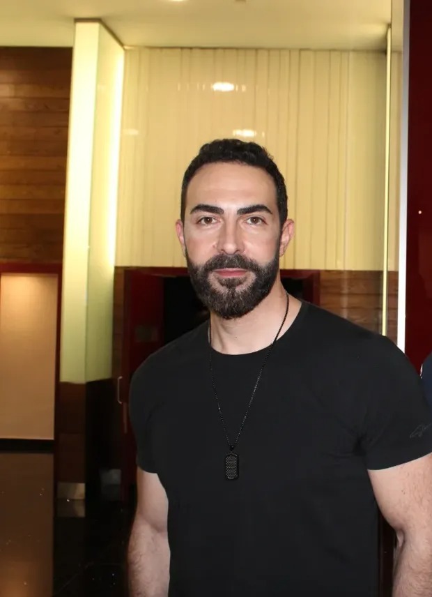 كارلوس عازار