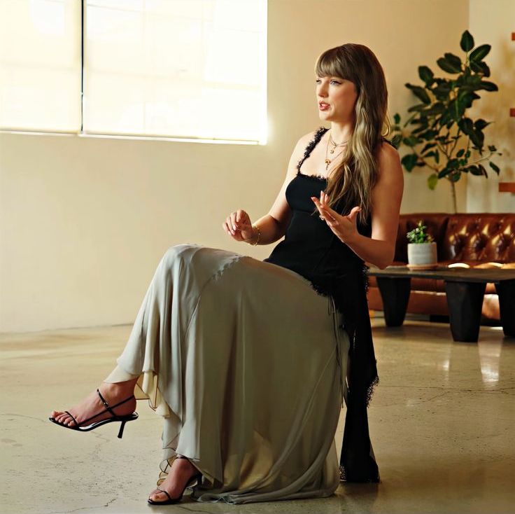 تايلور سويفت بأسلوب بوهيمي أنيق بتفاصيل ناعمة