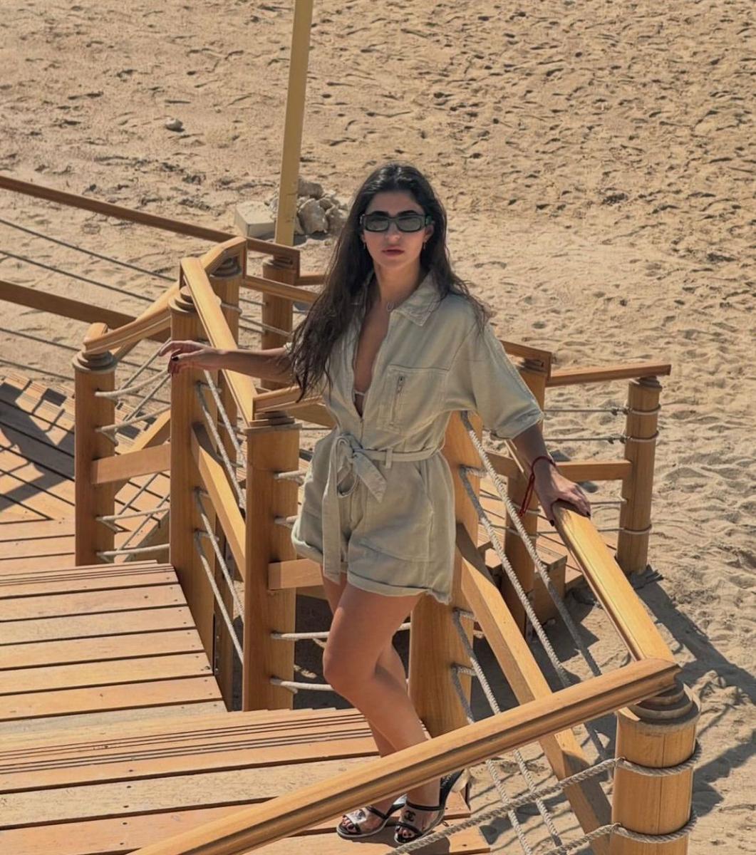 ديما الشيخلي بجمبسوت عملي وأنيق