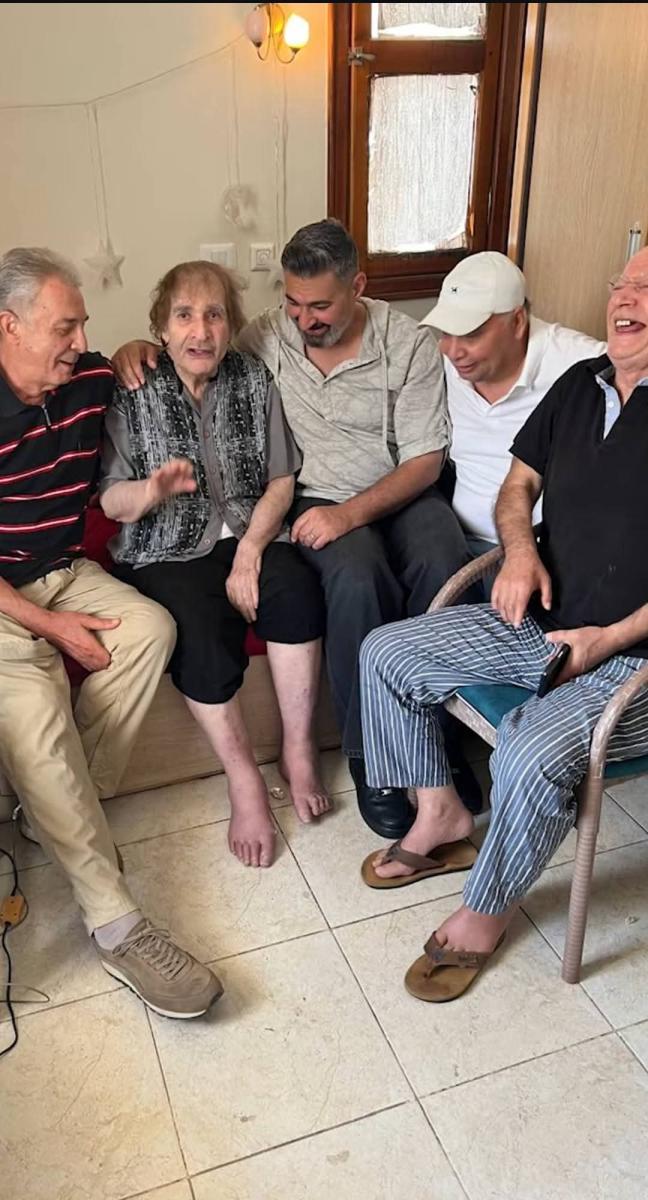 ياسر جلال ومحمود حميدة يزوران محيي إسماعيل في دار رعاية الفنانين