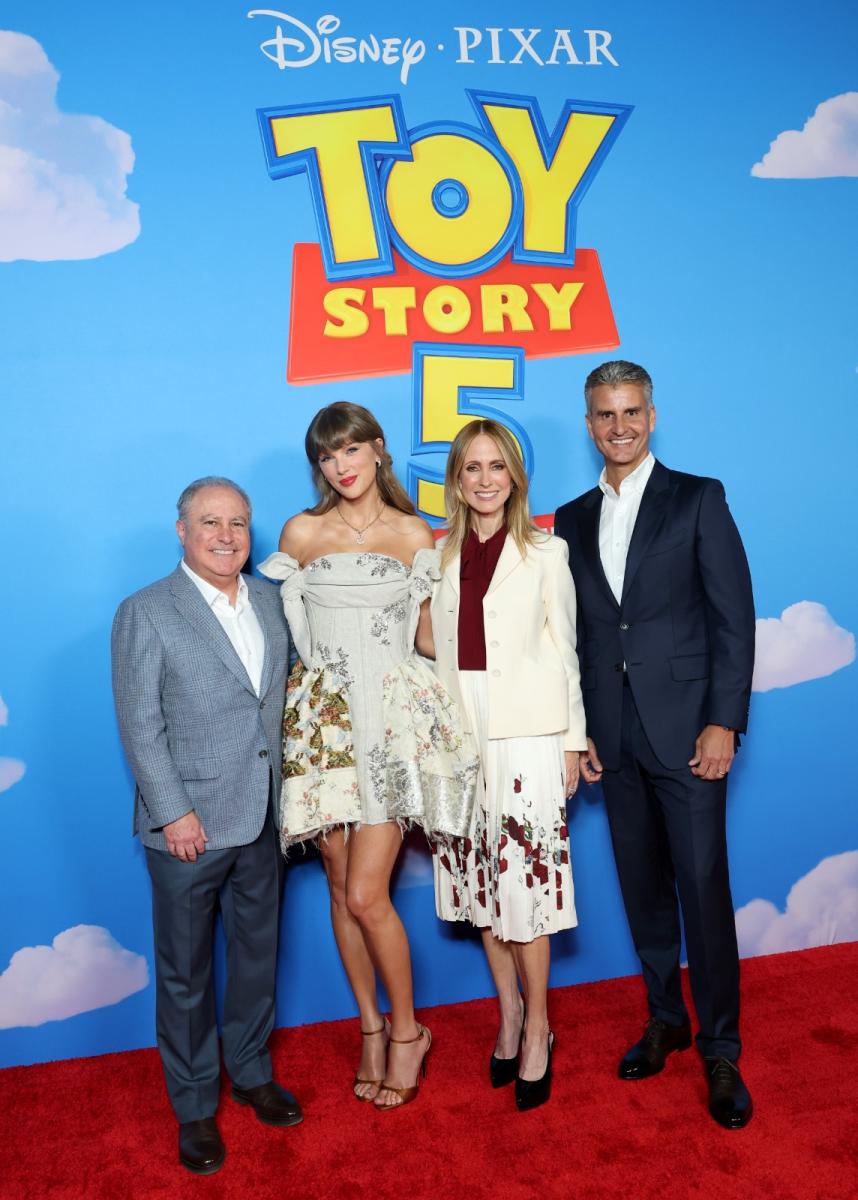 تايلور سويفت تفاجئ جمهور Toy Story 5 بآداء أغنيتها الجديدة