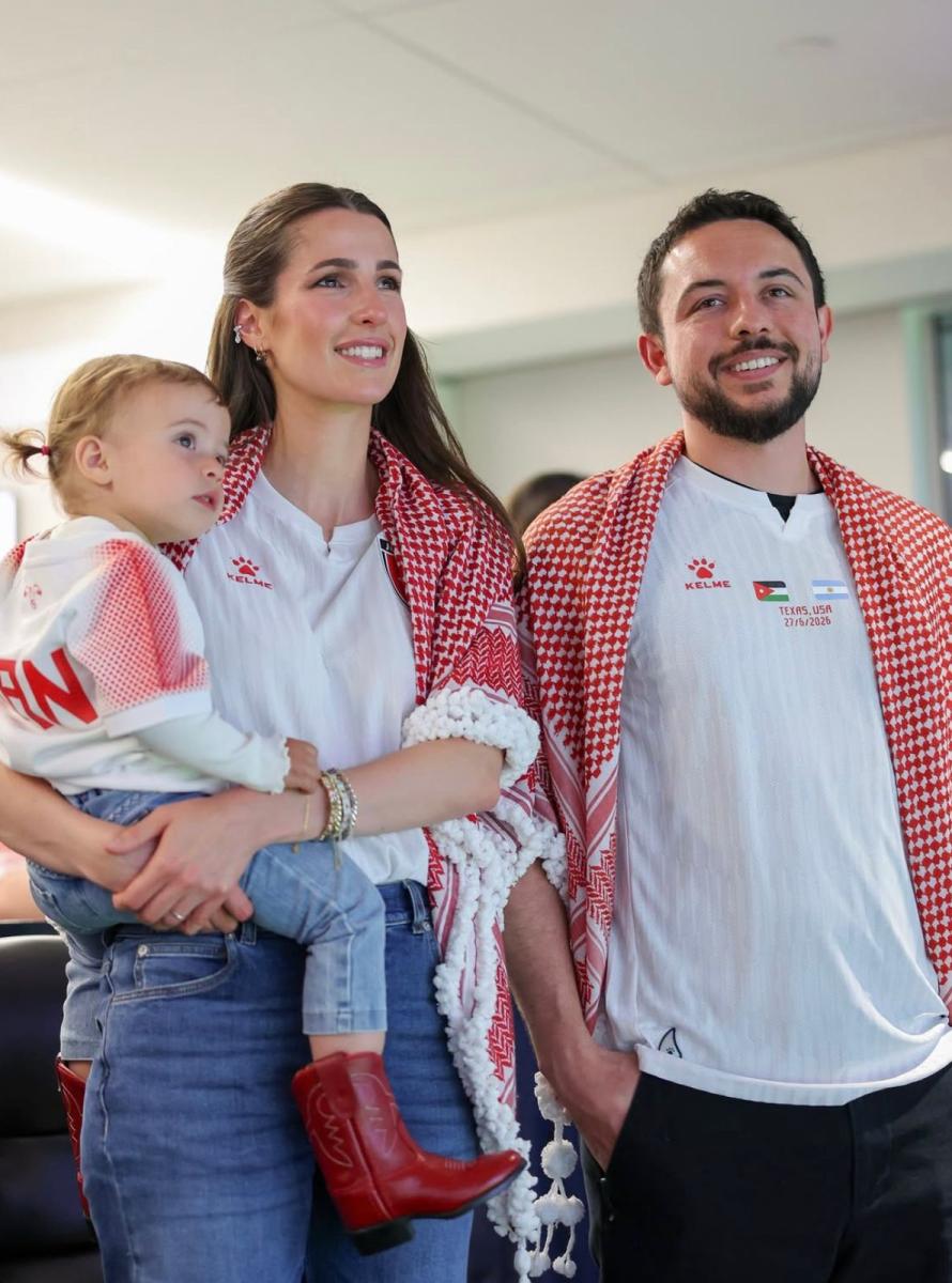 الأمير الحسين والأمير رجوة والأميرة إيمان