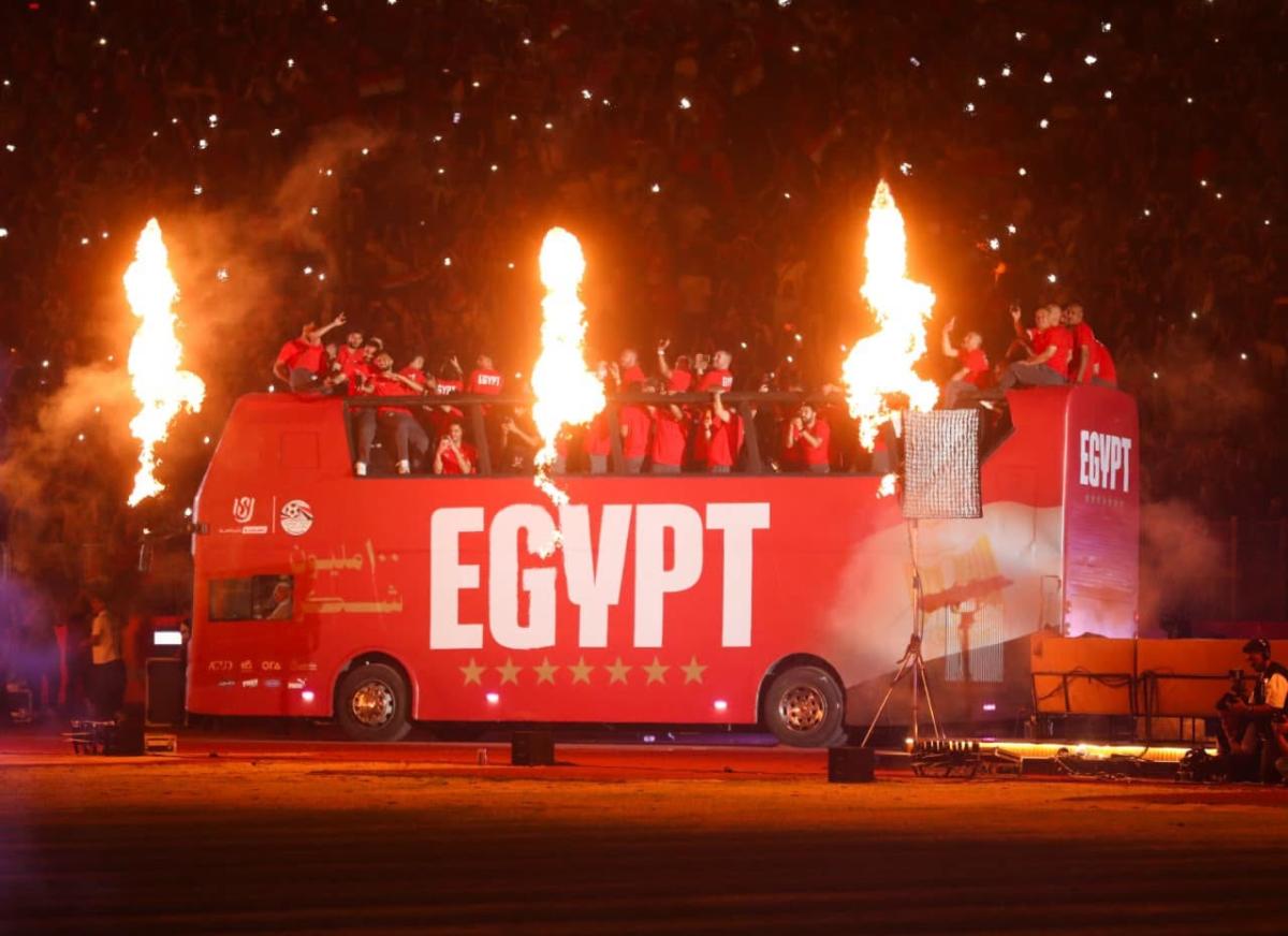 تامر حسني يشعل احتفالية تكريم منتخب مصر في استاد القاهرة