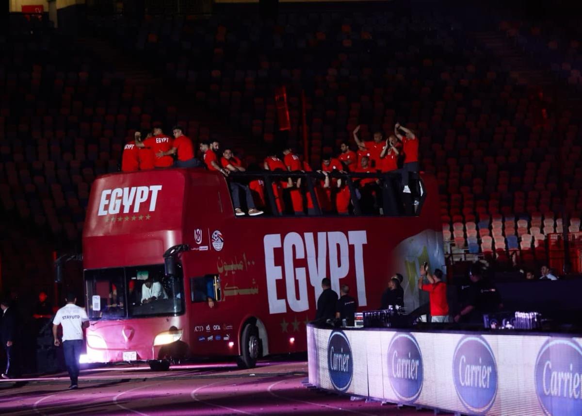 تامر حسني يشعل احتفالية تكريم منتخب مصر في استاد القاهرة