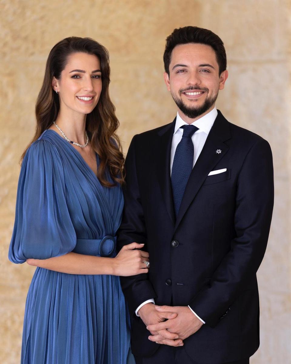بطاقة حفل زفاف الأمير الحسين بن عبدالله الثاني ولي عهد الأردن على الآنسة رجوة بنت خالد آل سيف 